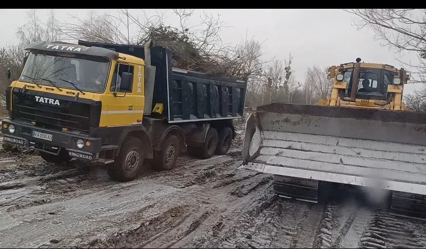 Послуги самоскиду 30 тонн ТАТРА 815 має повний привід 8х8
