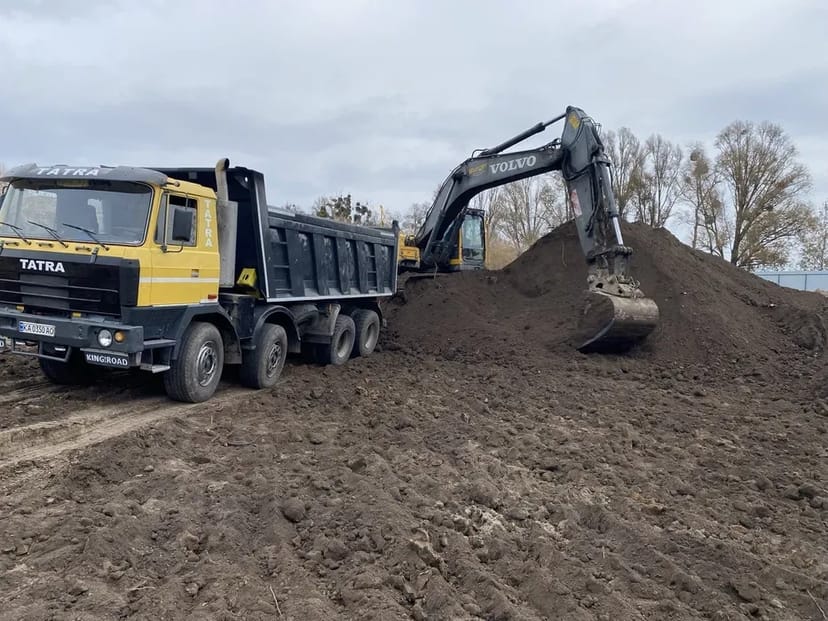 Послуги самоскиду 30 тонн ТАТРА 815 має повний привід 8х8