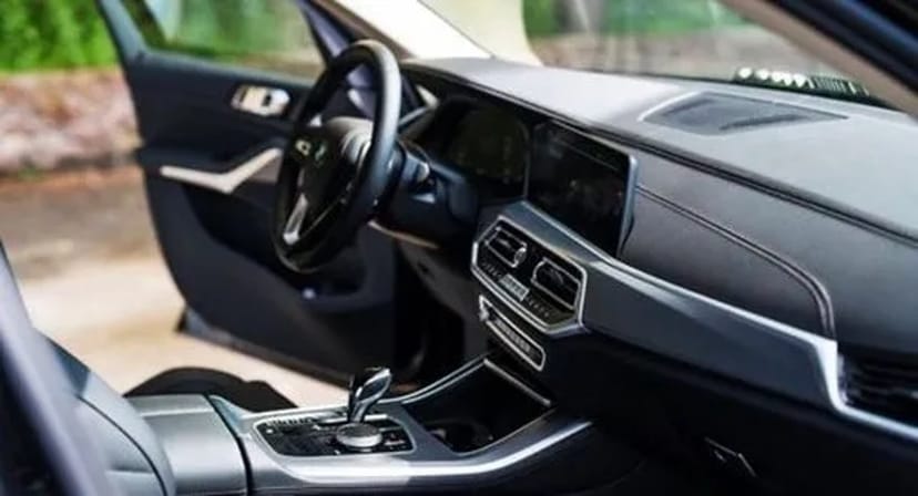 040 BMW X5 чорний позашляховик без водія
