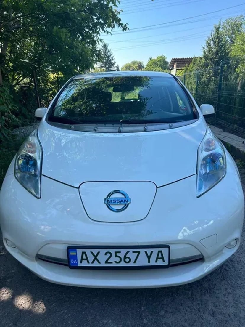 Авто nissan leaf