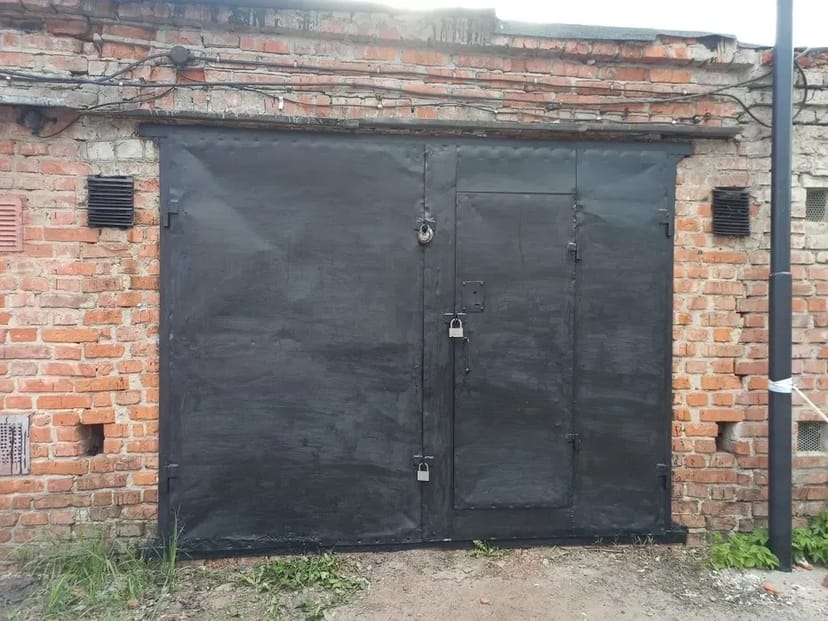 Гараж цегляний з підвалом для авто та зберігання речей