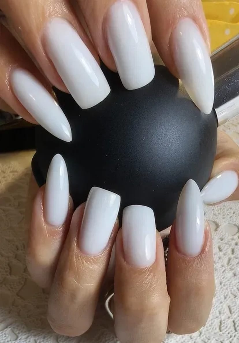 Професійний манікюр з використанням якісних матеріалів - Івано Франківськ.