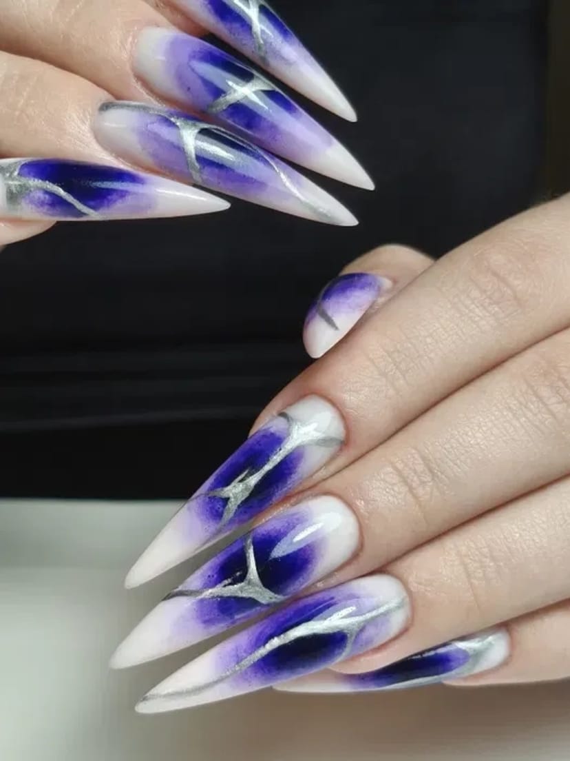 Професійний манікюр з використанням якісних матеріалів - Івано Франківськ.