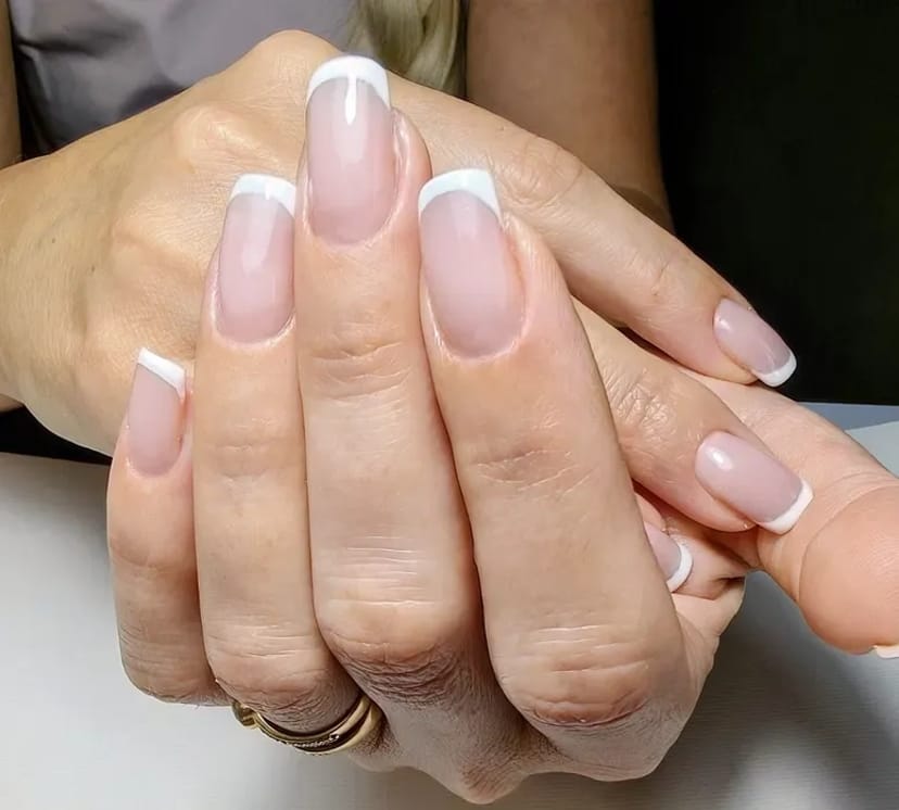 Професійний манікюр з використанням якісних матеріалів - Івано Франківськ.