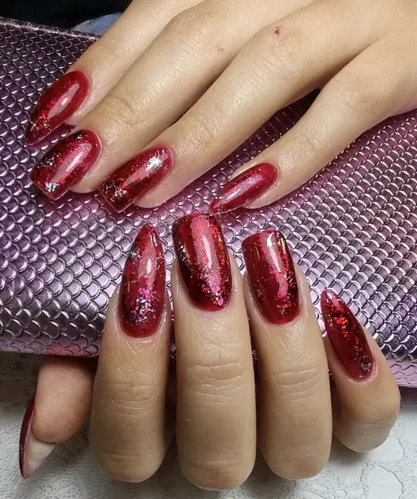 Професійний манікюр з використанням якісних матеріалів - Івано Франківськ.