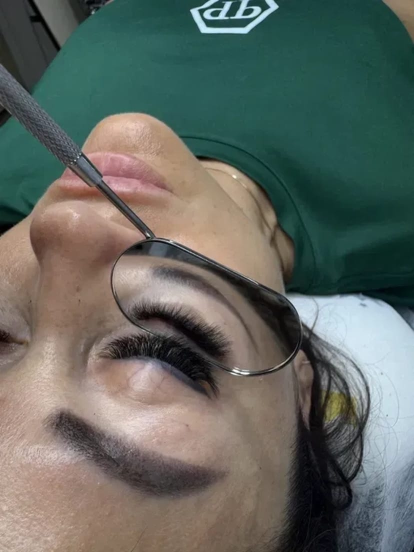 Професійне нарощування вій (Центр).Від класики до Мега-об'єму.