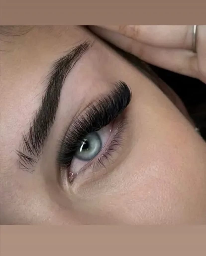 Нарощування вій