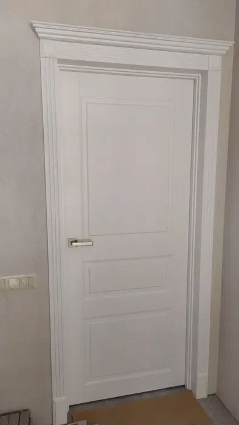Монтаж міжкімнатних дверей та МДФ плінтусів — швидко та акуратно