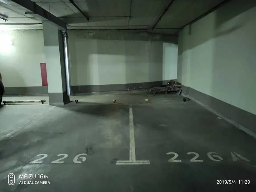 Подвійне паркомісце на два автомобілі