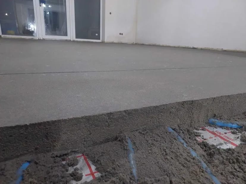Напівсуха стяжка підлоги за 1 день, полусухая стяжка пола, заливка