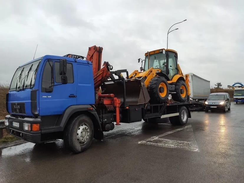 Перевезти трактор JCB 3, екскаватор, комбайн. Послуги евакуатора