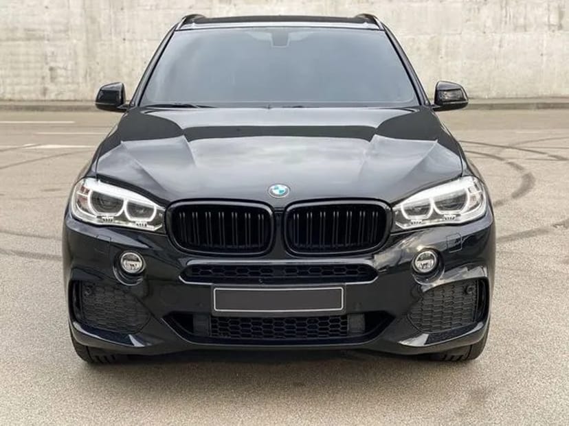 161 BMW X5 чорний джип без водія