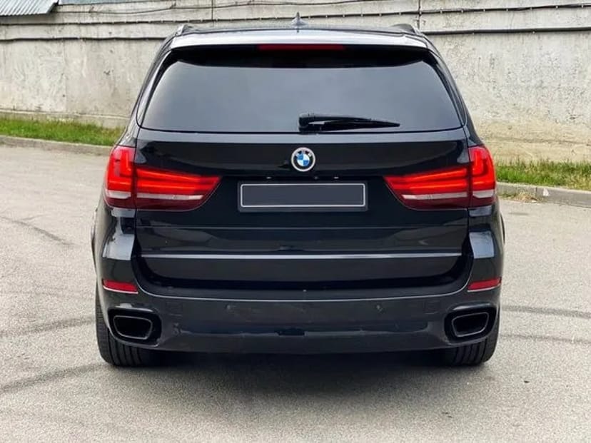 161 BMW X5 чорний джип без водія