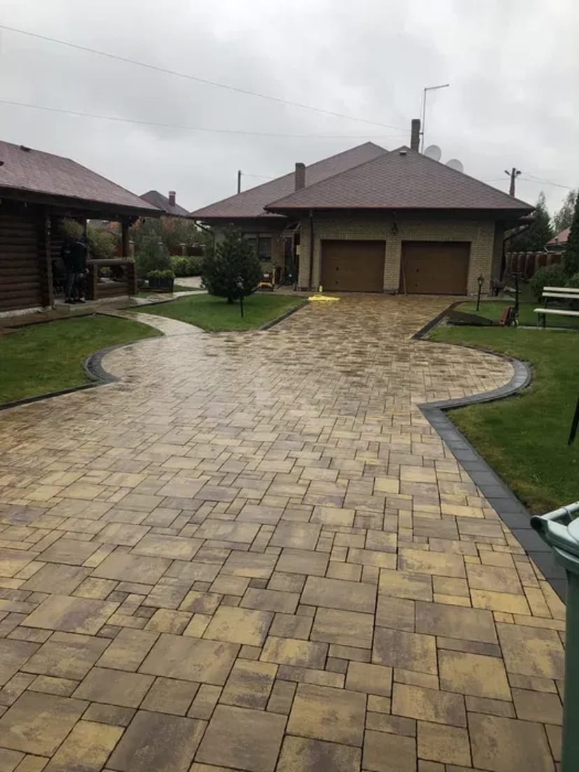 Укладання бруківки , водовідведення, монтаж поребриків та бордюр