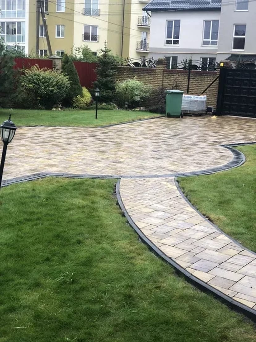 Укладання бруківки , водовідведення, монтаж поребриків та бордюр