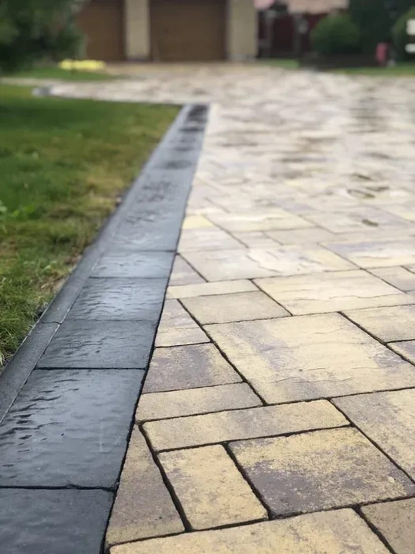 Укладання бруківки , водовідведення, монтаж поребриків та бордюр