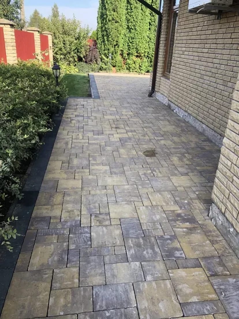 Укладання бруківки , водовідведення, монтаж поребриків та бордюр