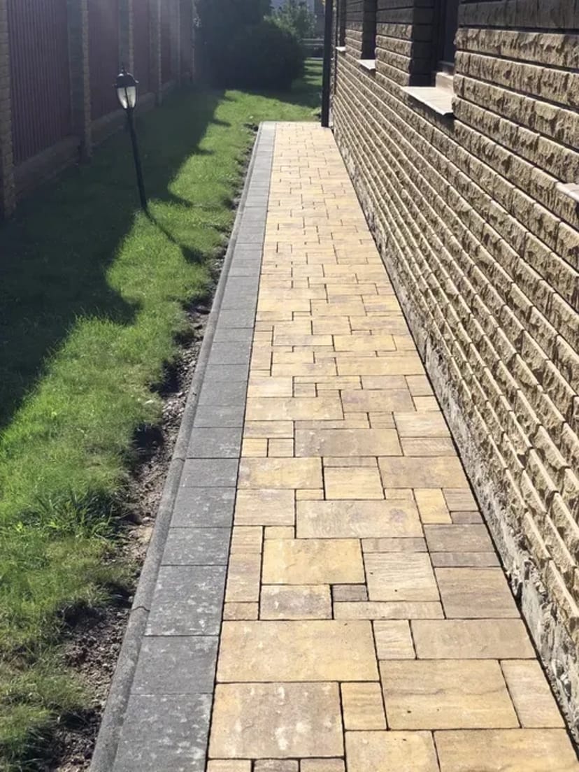 Укладання бруківки , водовідведення, монтаж поребриків та бордюр