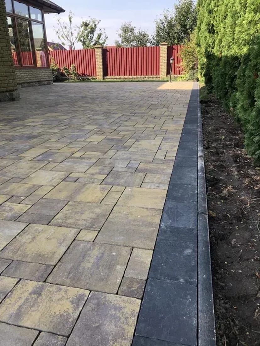 Укладання бруківки , водовідведення, монтаж поребриків та бордюр