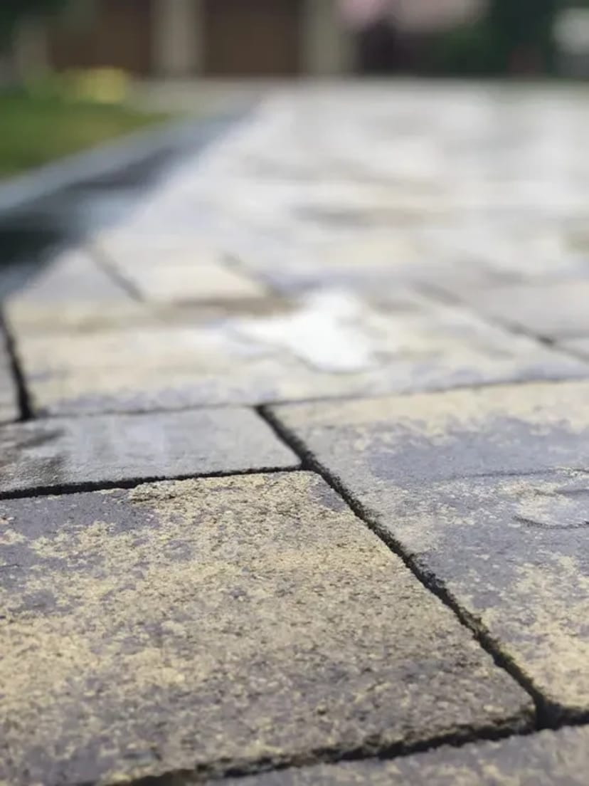 Укладання бруківки , водовідведення, монтаж поребриків та бордюр