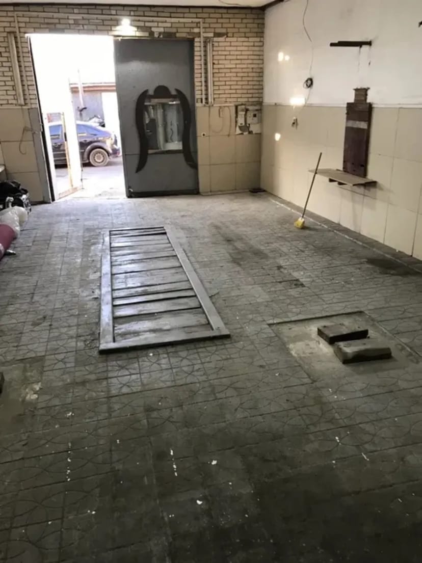 Великий гараж на довгий термін