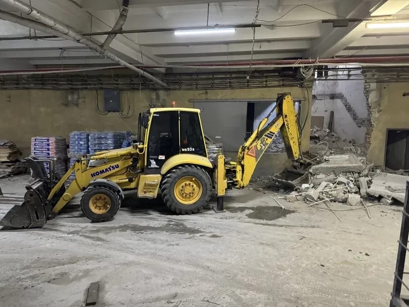 Екскаватор-навантажувач