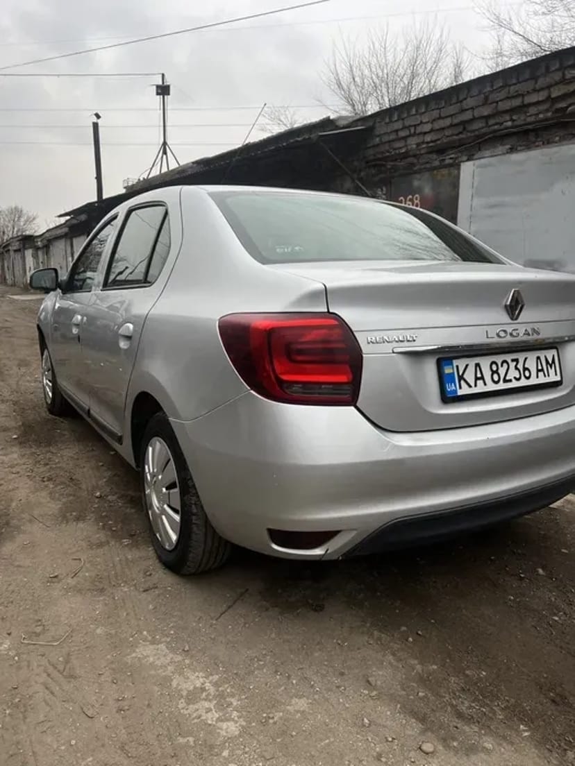 Авто  Renault Logan