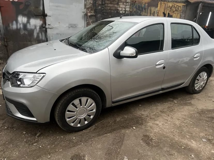 Авто  Renault Logan