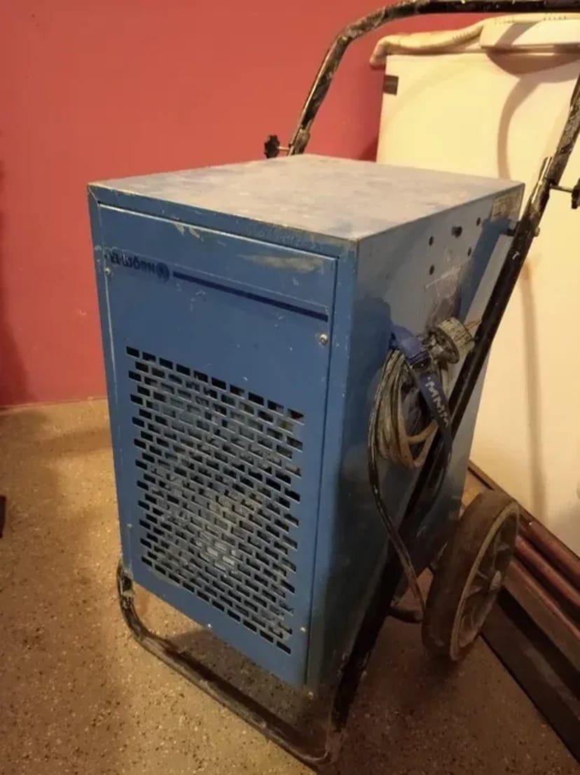 Промисловий осушувач повітря