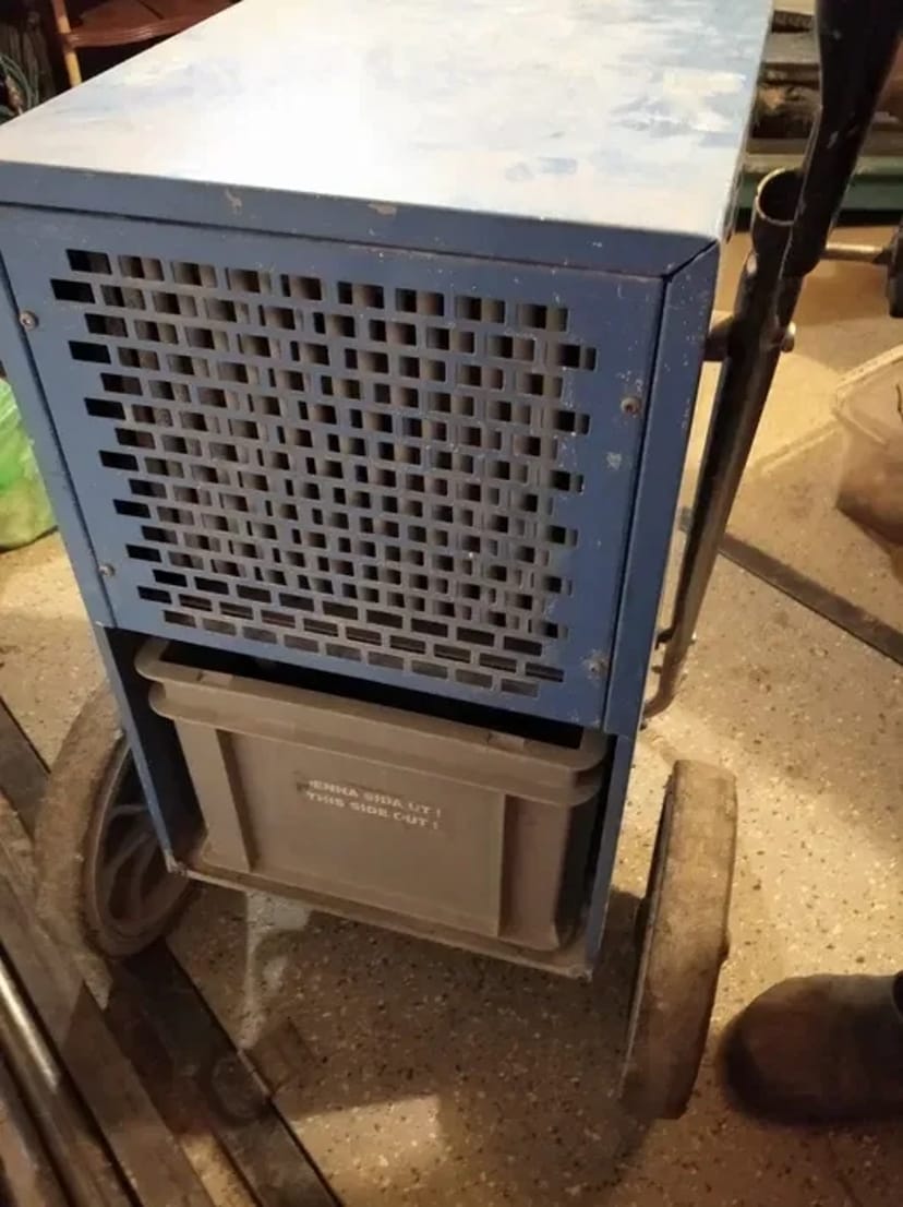 Промисловий осушувач повітря