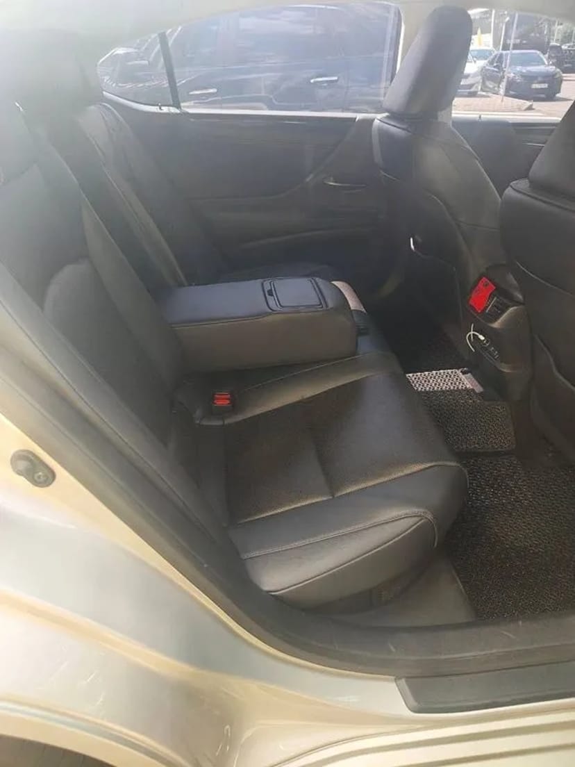 430 Авто на весілля Lexus ES 300h золотий з водієм