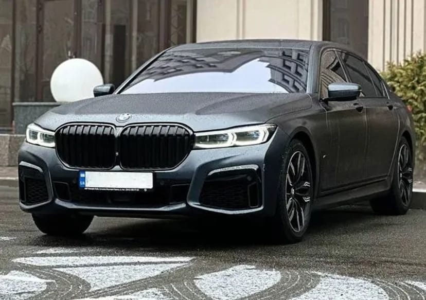 353 BMW M760 LI без водія або з водієм 