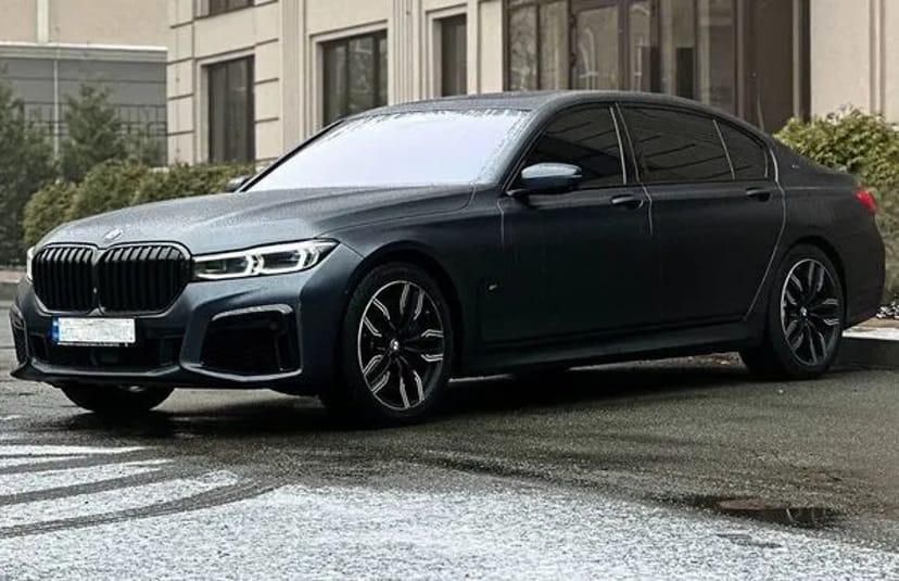 353 BMW M760 LI без водія або з водієм 