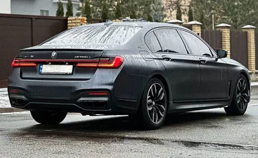 353 BMW M760 LI без водія або з водієм 