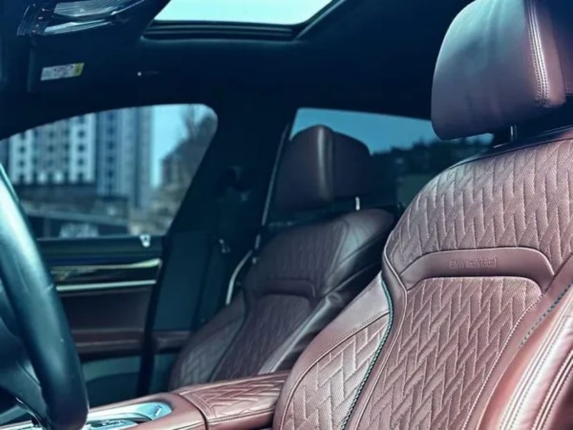 353 BMW M760 LI без водія або з водієм 