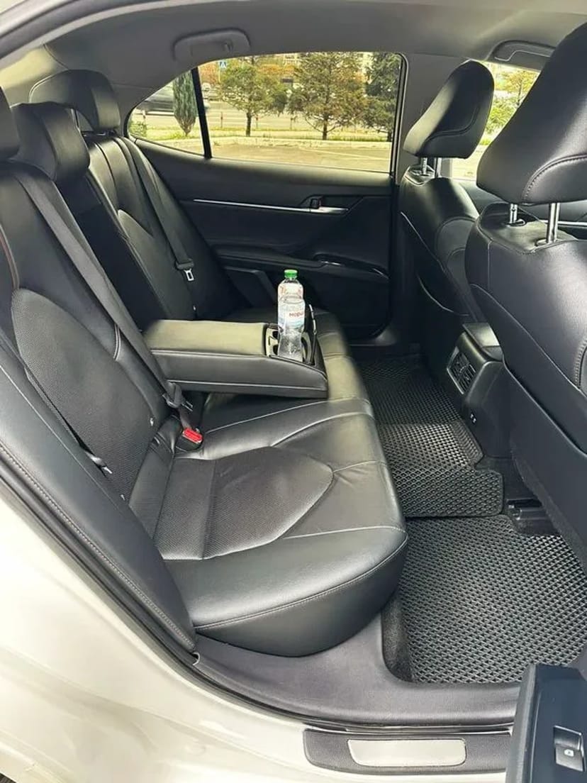 389 Toyota Camry V70 біла на весілля