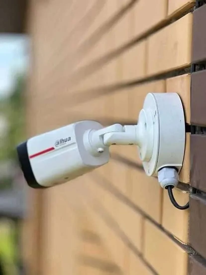 Встановлення камер відеонагляду. Монтаж охоронної сигналізації