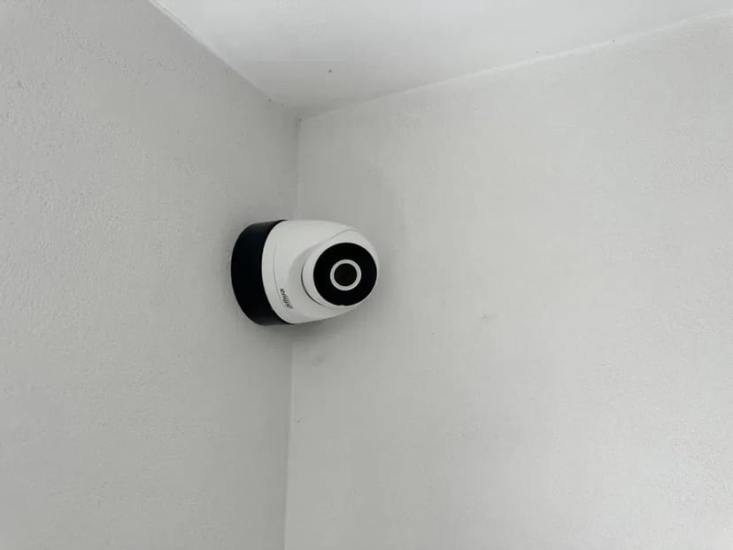 Встановлення камер відеонагляду. Монтаж охоронної сигналізації