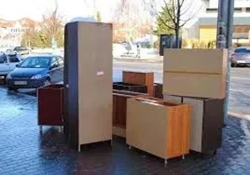 Утелізація старих меблів. Вивіз старих меблів.