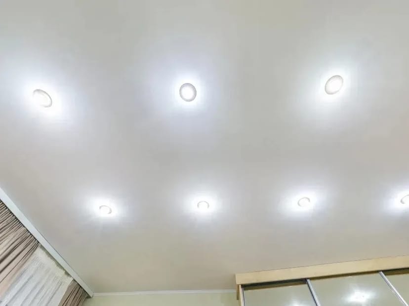 Натяжні стелі (Натяжные потолки)