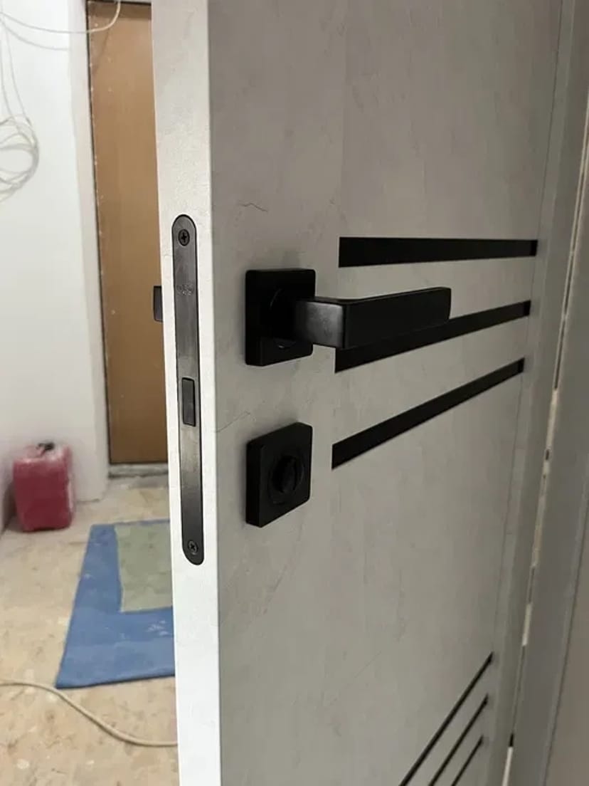 Професійне встановлення міжкімнатних дверей під ключ