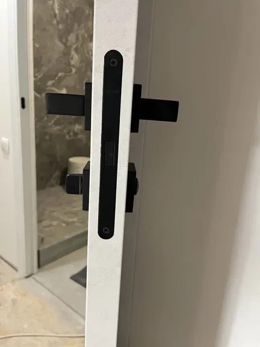 Професійне встановлення міжкімнатних дверей під ключ