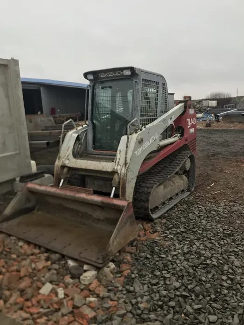Послуги міні-навантажувача Takeuchi TL140