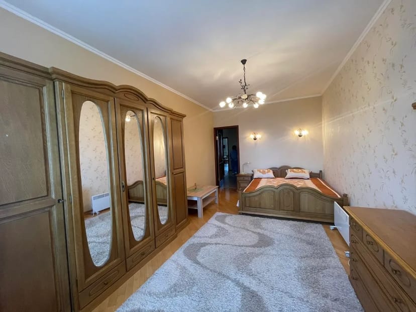 Двухкімнатна квартира, Печерск