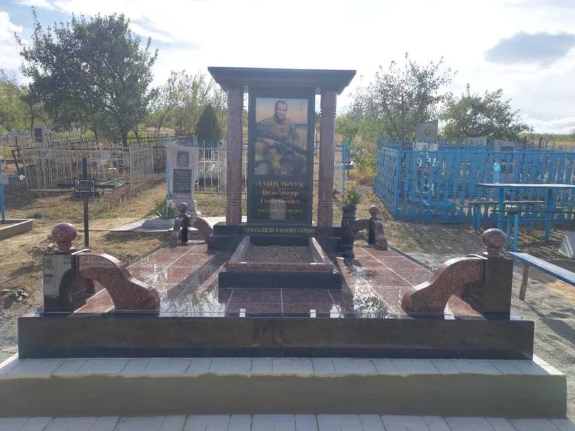 Гранітні пам'ятники