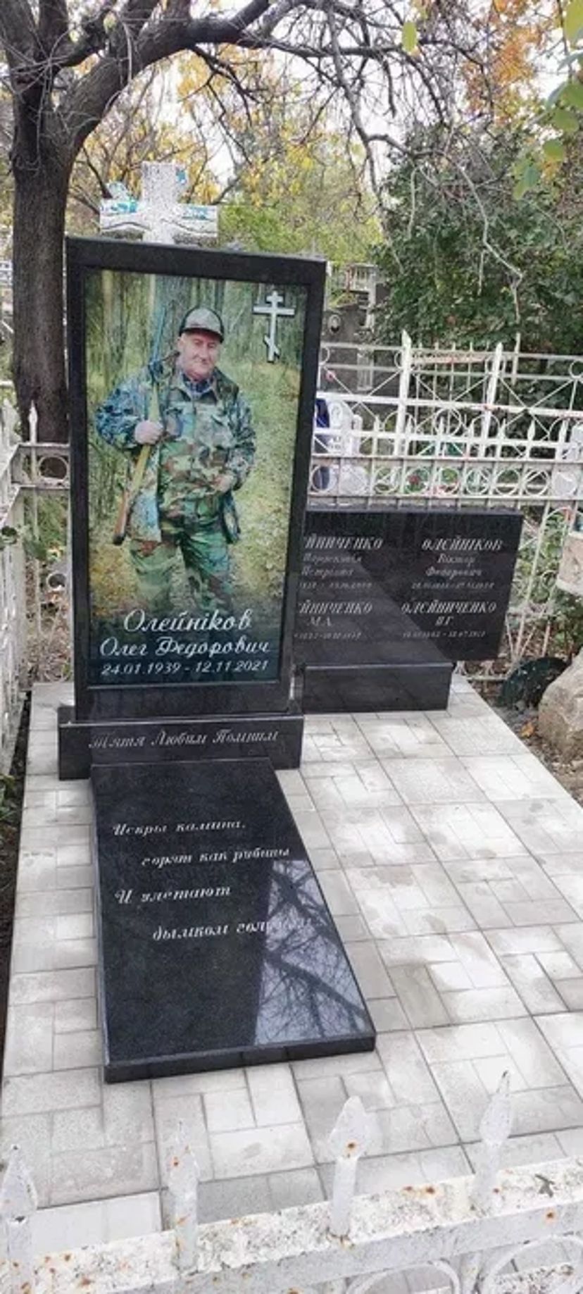 Гранітні пам'ятники