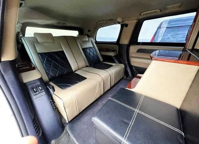 346 Броньований джип без водія Toyota Sequoia біла 