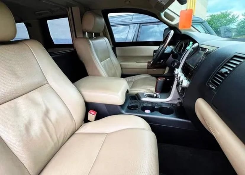 346 Броньований джип без водія Toyota Sequoia біла 