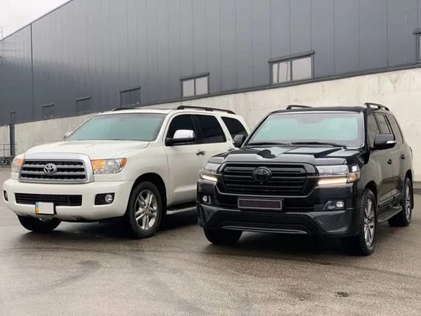 346 Броньований джип без водія Toyota Sequoia біла 
