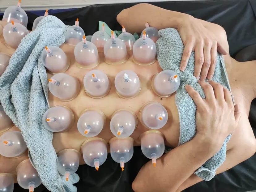 Вісцеральний масаж живота, покращує травлення, прибирає здуття.